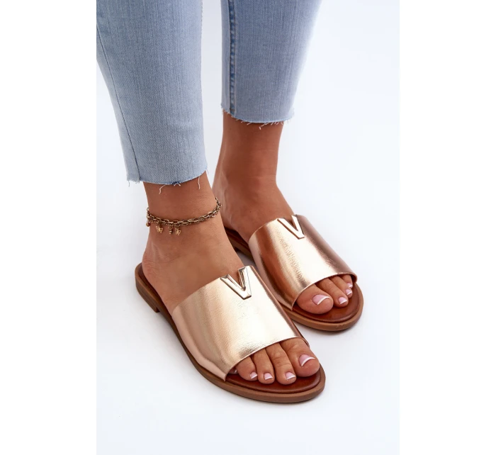 Dámské sandály z ekokože na ploché podrážce zlaté Maliha Dámské sandály z ekokože na ploché podrážce zlaté Maliha