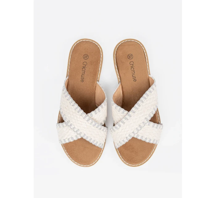 Trendy dámské bílé nazouváky na plochém podpatku Trendy dámské bílé nazouváky na plochém podpatku