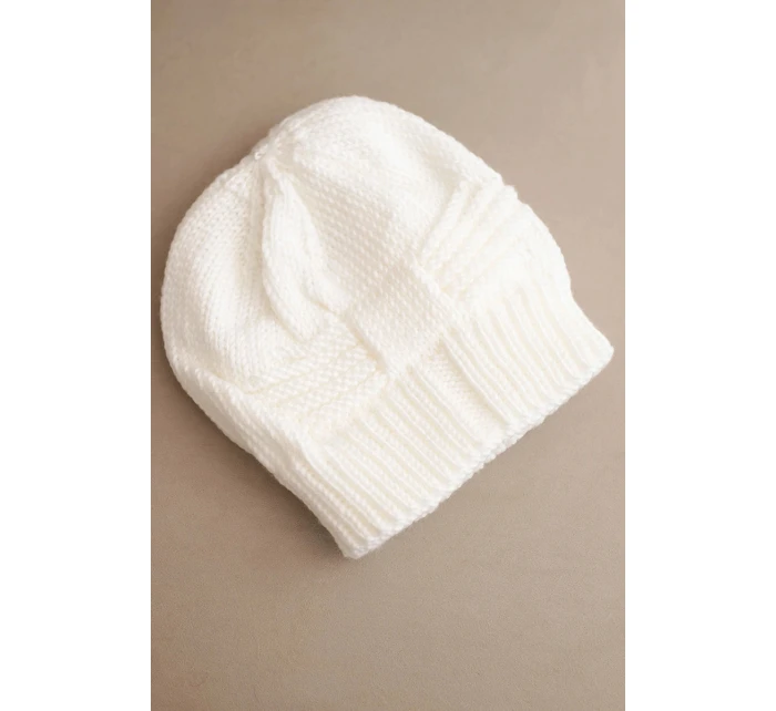 Dámská zimní čepice akrylová s ozdobným vzorem K462 bílá