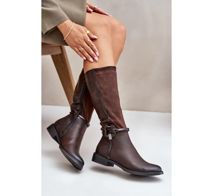 Zateplené Kozačky Na Plochém Podpatku S Přezkou Hnědé model 21881041 - Kesi