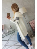 Volný svetr s nápisy model 20243113 - Kesi Volný svetr s nápisy model 20243113 - Kesi