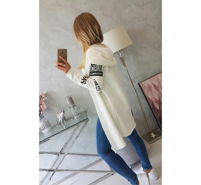 Volný svetr s nápisy model 20243113 - Kesi Volný svetr s nápisy model 20243113 - Kesi