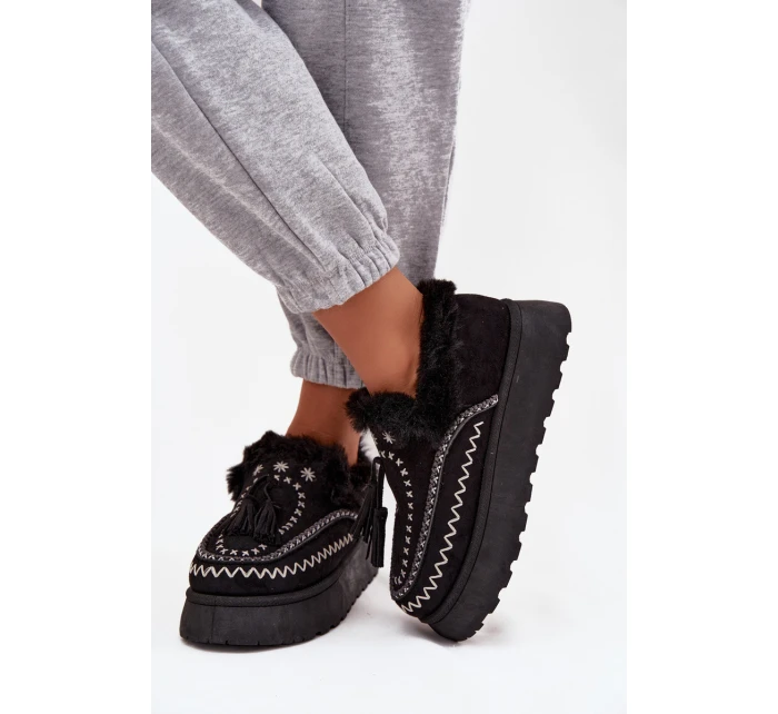 Dámské sněhule Ferayne na platformě s kožešinou a třásněmi – černé Dámské sněhule Ferayne na platformě s kožešinou a třásněmi – černé