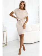 šaty s asymetrickou sukní a páskem BEACH model 21146245 - numoco šaty s asymetrickou sukní a páskem BEACH model 21146245 - numoco