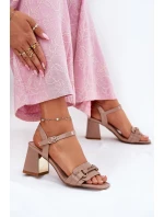 Kožené lakované dámské sandály na podpatku béžové Mevonelle