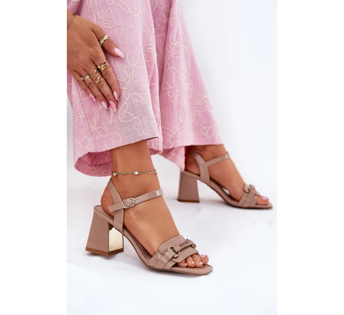 Kožené lakované dámské sandály na podpatku béžové Mevonelle