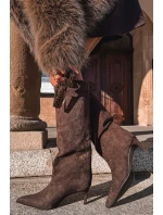 Dámské kozačky z eko semiše na jehlovém podpatku Phelin – čokoládové Dámské kozačky z eko semiše na jehlovém podpatku Phelin – čokoládové