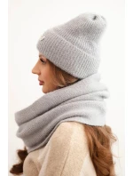Dámská souprava s čepicí a šálou z měkké pleteniny šedá