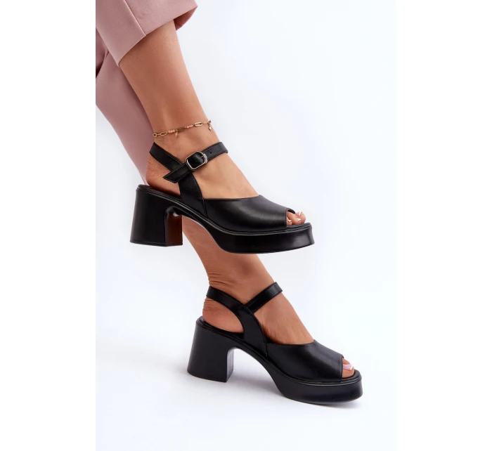Dámské kožené sandály na podpatku model 21660518 černé - VINCEZA