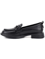 Dámské kožené polobotky – černé mokasíny model 22343063 - VINCEZA Dámské kožené polobotky – černé mokasíny model 22343063 - VINCEZA