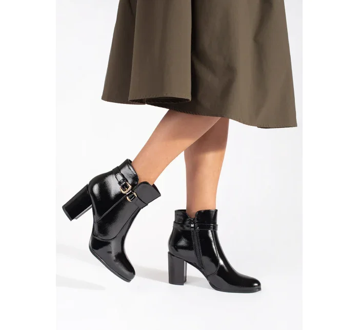 Zajímavé dámské černé  kotníčkové boty Obcas