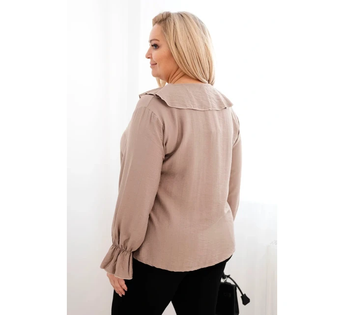 Dámská viskózová blůza Plus Size s volánem a ozdobnou broží fango Dámská viskózová blůza Plus Size s volánem a ozdobnou broží fango