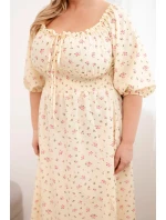 Dámská plus size šaty s výstřihem na model 21959136 a elastickým pasem žlutá - K-Fashion