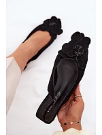 Kožené semišové sandály na plochém podpatku s ozdobným květem Vinceza 66951 Černé