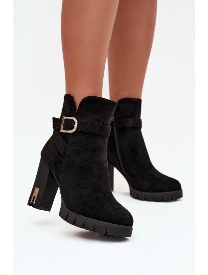 Zateplené dámské kozačky na podpatku s přezkou Černé model 21711529 - Boto Zateplené dámské kozačky na podpatku s přezkou Černé model 21711529 - Boto