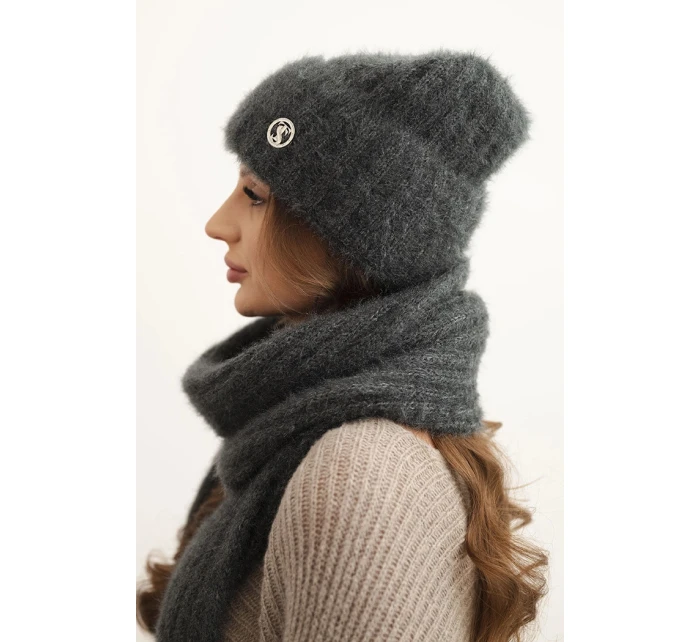 Dámská souprava čepice a dlouhý šál z měkké příze grafitový