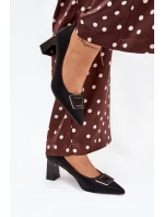 Lodičky na podpatku s ozdobnou sponou černé model 21704536 - Boto