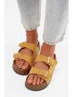 Dámské pantofle na korkové platformě se zlatými sponami Žluté model 21919307 - EVENTO