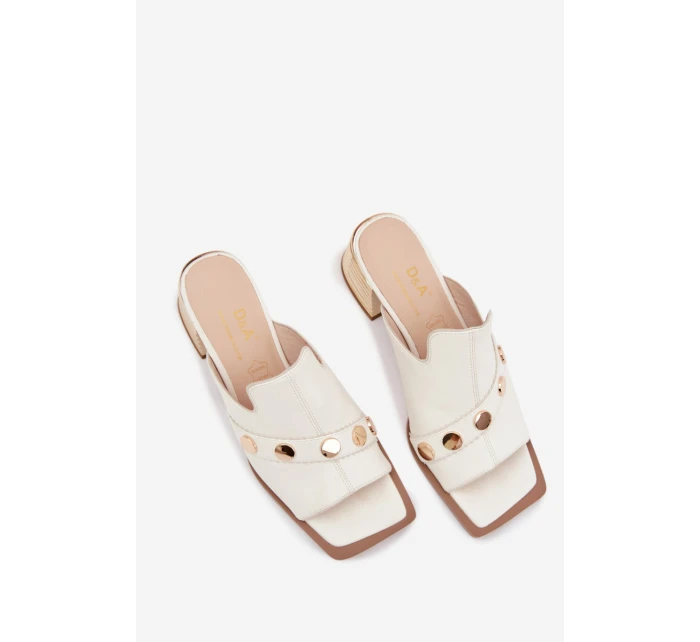 Kožené lodičky na podpatku s ozdobným páskem D&A CR61-3063 Bílé