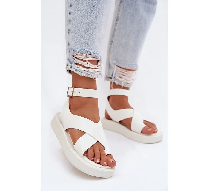 Sandály z eko kůže na platformě Bílé model 22102991 - Boto Sandály z eko kůže na platformě Bílé model 22102991 - Boto