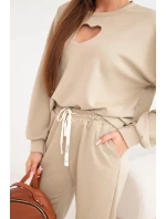 Dámský komplet máslo s výřezem ve tvaru srdce camelový