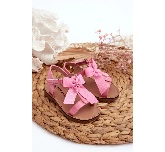 Lakýrované dětské sandálky s mašlí na suchý zip růžové Joratia Lakýrované dětské sandálky s mašlí na suchý zip růžové Joratia