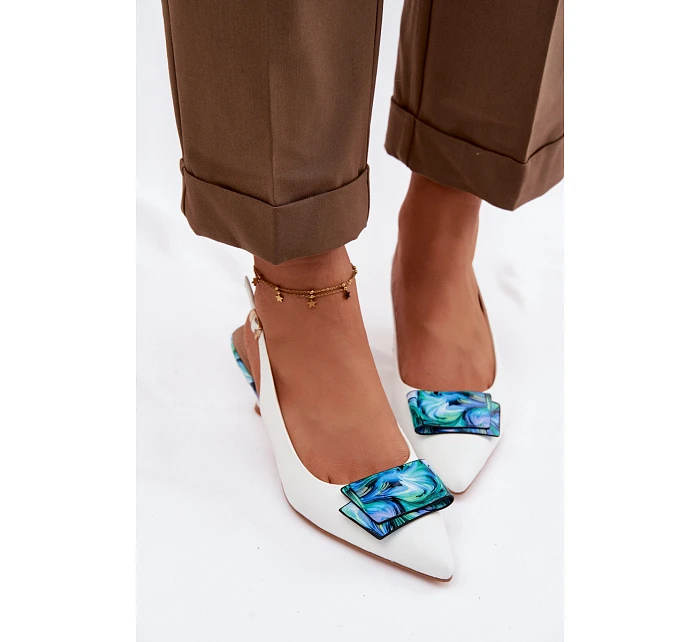 Kožené dámské lodičky na podpatku s ozdobou model 22100350 Bílé - D&A