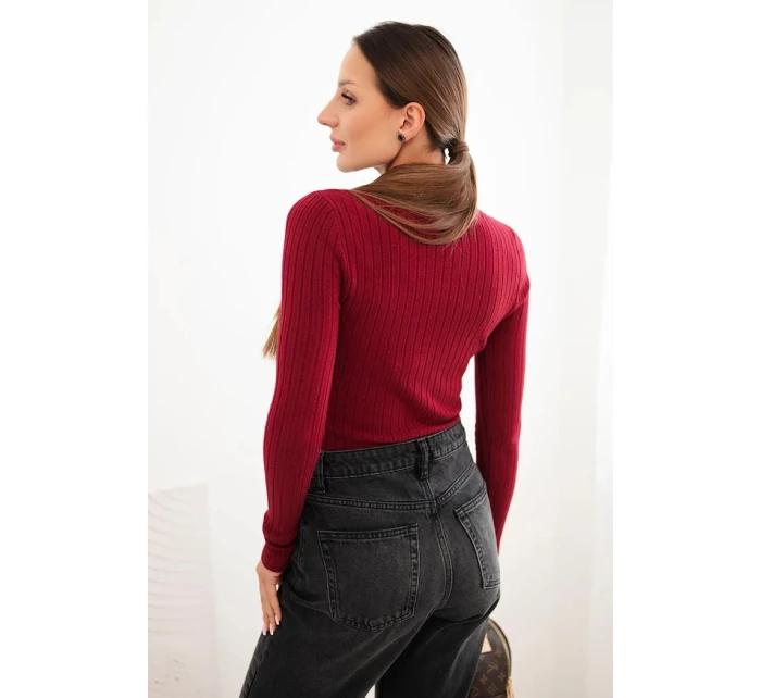 Dámské pruhované šaty s rolákem a ozdobnými knoflíky bordová