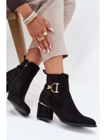 Zateplené dámské boty na podpatku se zlatými prvky černé model 21708256 - Boto Zateplené dámské boty na podpatku se zlatými prvky černé model 21708256 - Boto