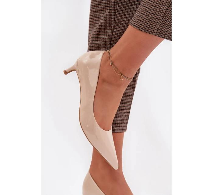 Lakované lodičky na nízkém podpatku Béžové model 22037714 - Boto