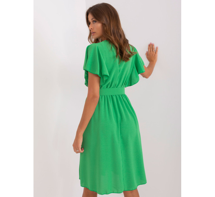 Zelené rozevláté šaty ke kolenům