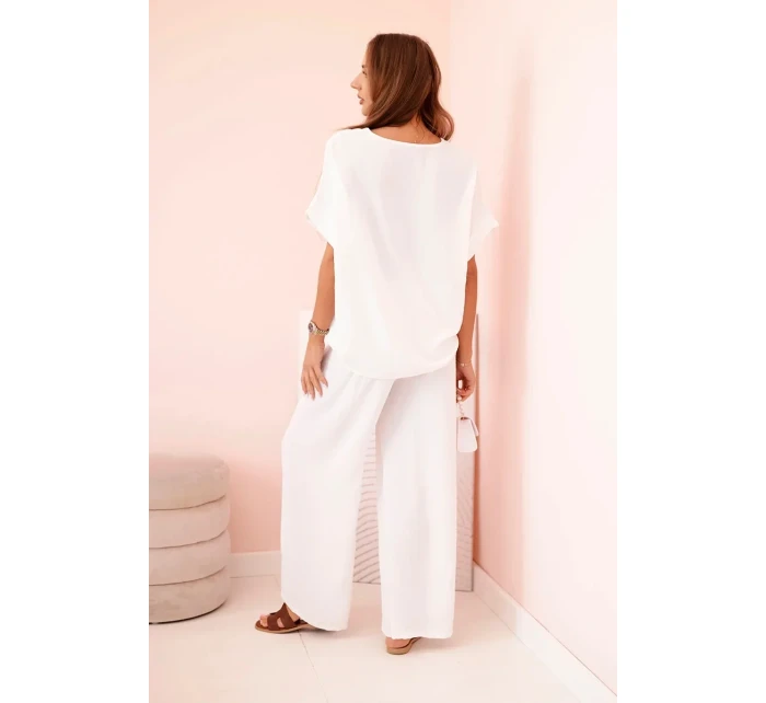 Dámský komplet z viskózy s ozdobným květem a širokými kalhotami - fuchsie bílý Dámský komplet z viskózy s ozdobným květem a širokými kalhotami - fuchsie bílý