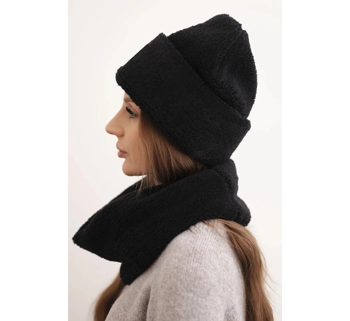Dámská model 21495011 souprava čepice a šála s ozdobnou nášivkou černý - K-Fashion Dámská model 21495011 souprava čepice a šála s ozdobnou nášivkou černý - K-Fashion