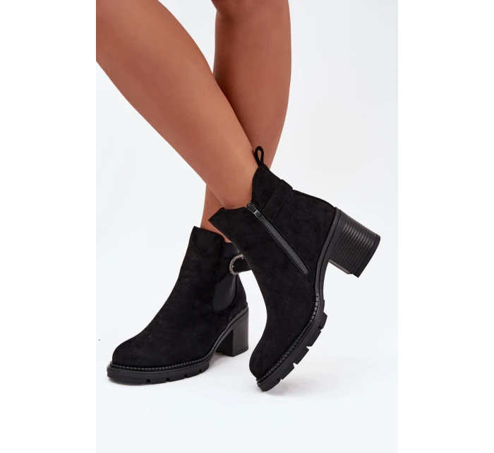 Zateplené dámské boty na podpatku s ozdobnou sponou černé model 21706995 - Boto Zateplené dámské boty na podpatku s ozdobnou sponou černé model 21706995 - Boto