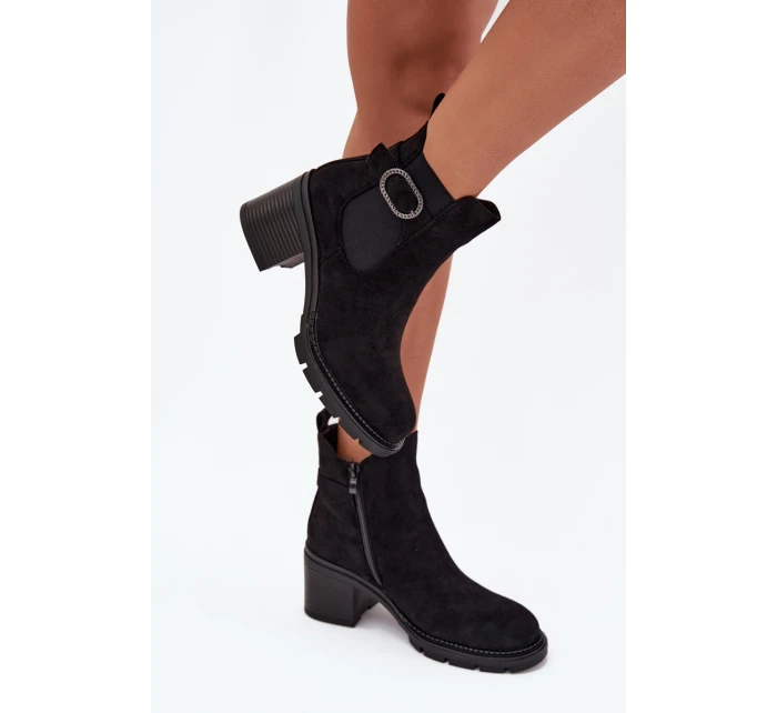 Zateplené dámské boty na podpatku s ozdobnou sponou černé model 21706995 - Boto Zateplené dámské boty na podpatku s ozdobnou sponou černé model 21706995 - Boto
