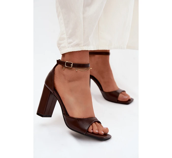 Dámské sandály na podpatku z umělé kůže čokoládové model 22122820 - Boto
