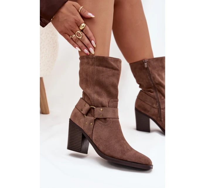 Dámské boty zateplené na podpatku s pásky a ozdobným detailem hnědé Neria Dámské boty zateplené na podpatku s pásky a ozdobným detailem hnědé Neria
