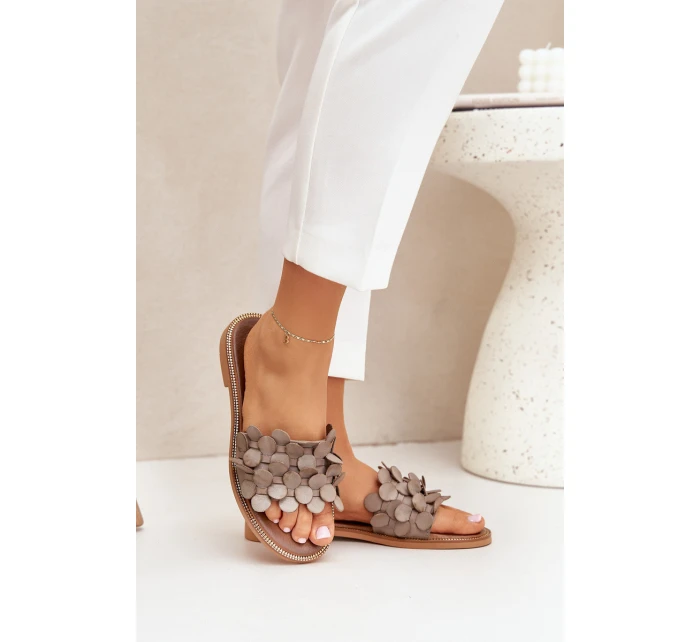 Dámské pantofle na plochém podpatku model 22014107 Taupe Zazoo - ZOiO