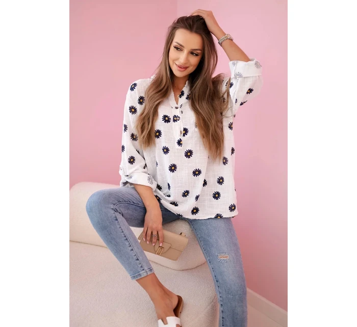 model 21911708 dámská halenka s květinovým vzorem, dlouhými rukávy a knoflíky Bílá - K-Fashion
