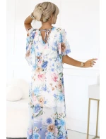 model 21178444 Vzdušné maxi šaty s obálkovým výstřihem a květinovým vzorem BLUE ROSE - numoco basic