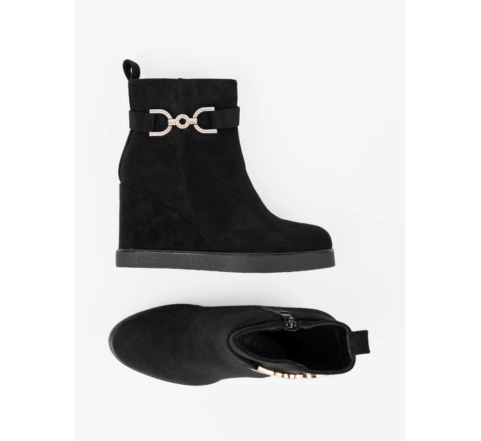 Exkluzívní černé kotníčkové boty dámské na klínku Exkluzívní černé kotníčkové boty dámské na klínku