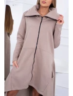 Zateplené šaty s delšími boky tmavě béžové Zateplené šaty s delšími boky tmavě béžové