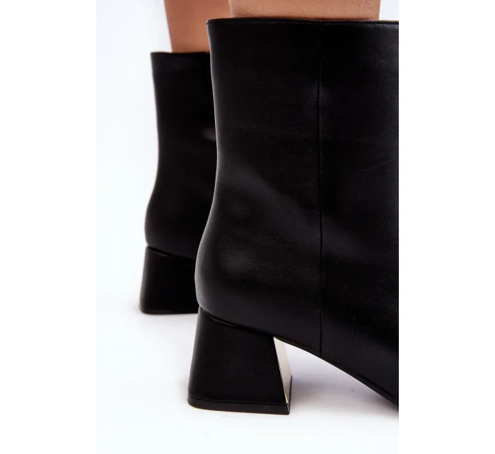 Černé kotníkové boty Adinah na vysokém podpatku s ozdobou Černé kotníkové boty Adinah na vysokém podpatku s ozdobou