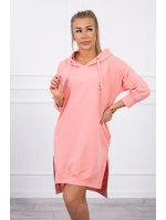 Šaty s kapucí a delšími zády v meruňkové barvě Šaty s kapucí a delšími zády v meruňkové barvě