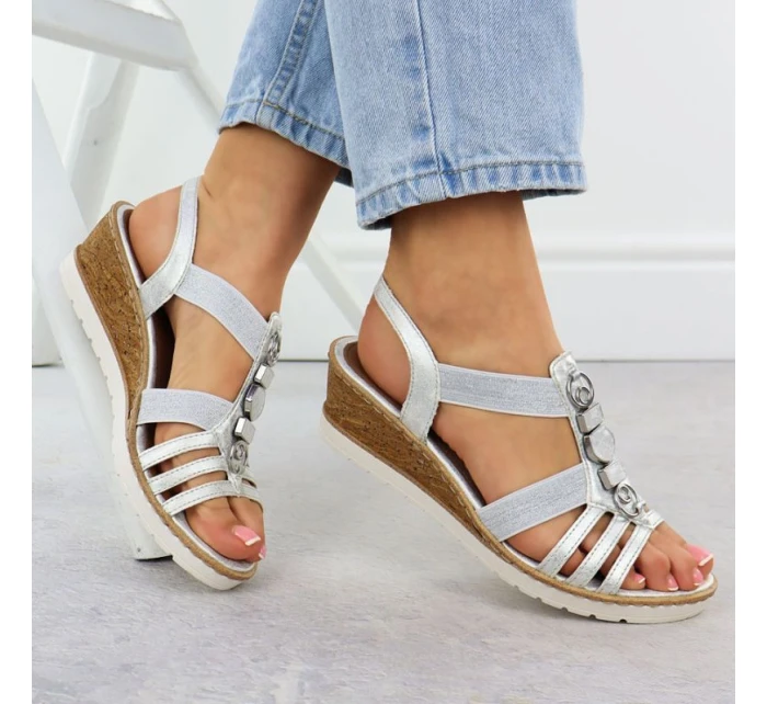 Dámské stříbrné sandály na podpatku s pásky model 21904798 - Remonte