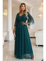 654-1 Dlouhé lesklé plus size šaty s výstřihem a průhlednými rukávy - lahvově zelené
