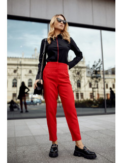 Elegantní červené kalhoty se šipkami