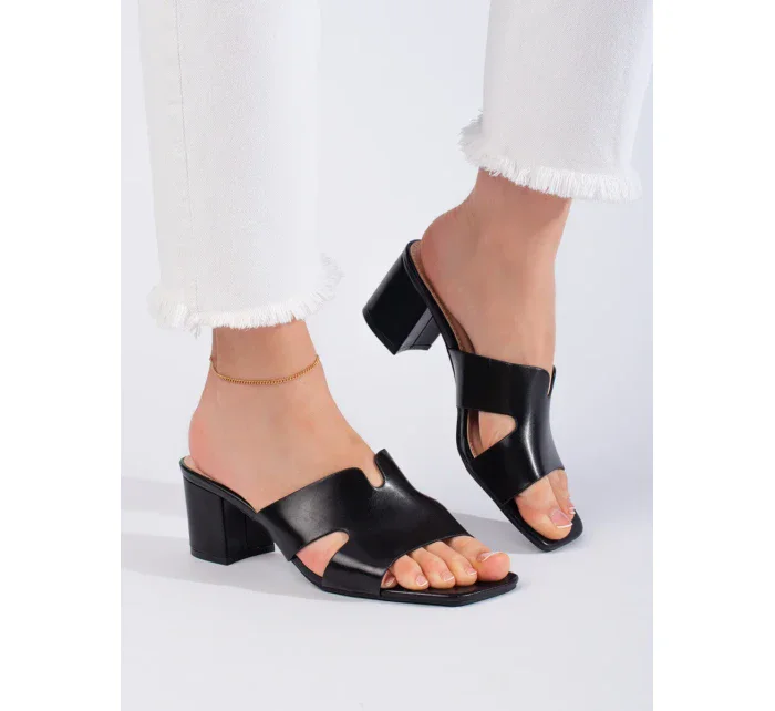 Pěkné dámské černé nazouváky na širokém podpatku Pěkné dámské černé nazouváky na širokém podpatku