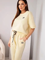 Dámský viskózový komplet s krátkým rukávem a kalhotami s ohrnutým spodním lemem žlutý