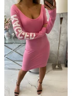 Otrhané světle růžové šaty